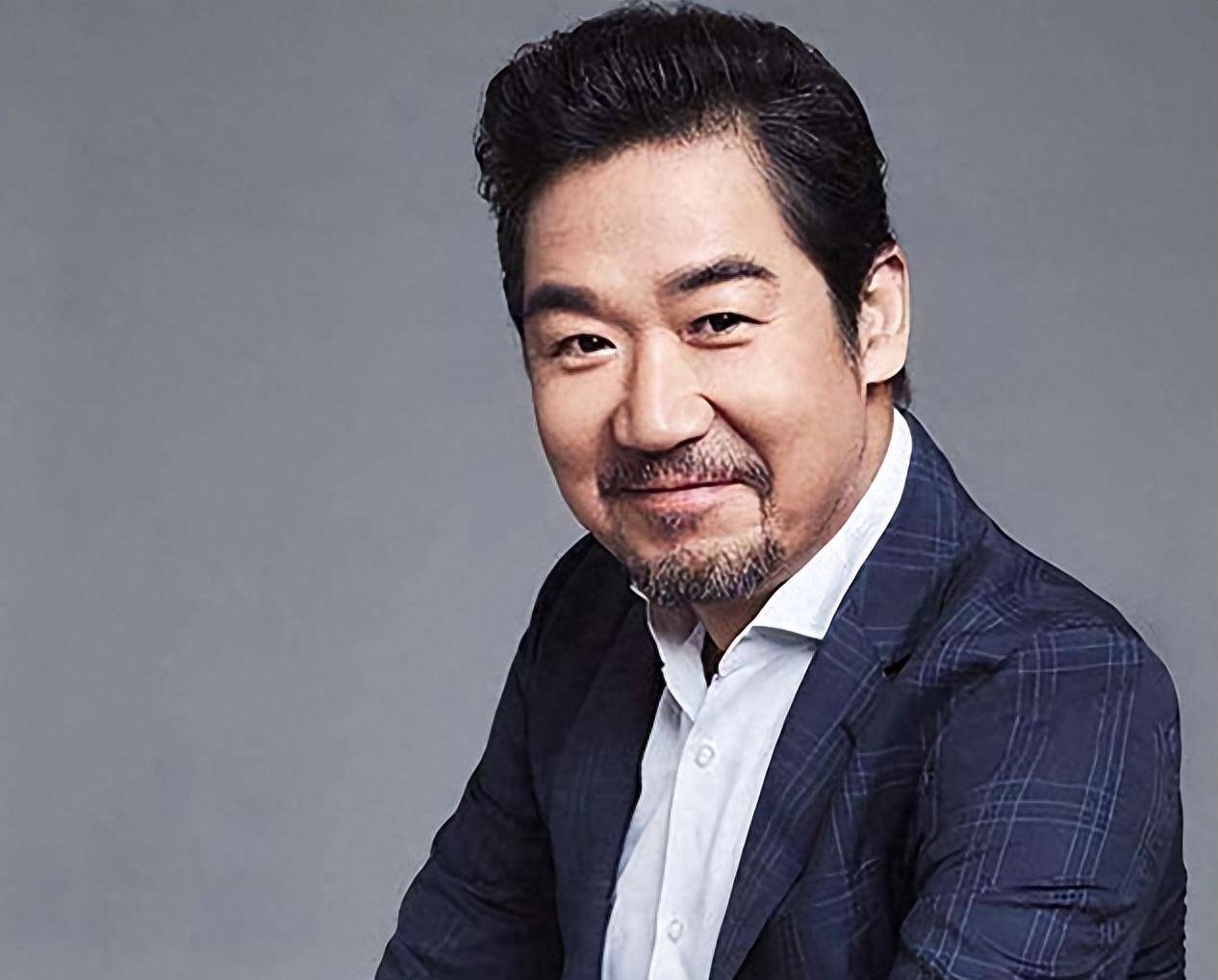 小时候他对他百般宠爱,但现在张国立却可以对他的儿子恨之入骨.