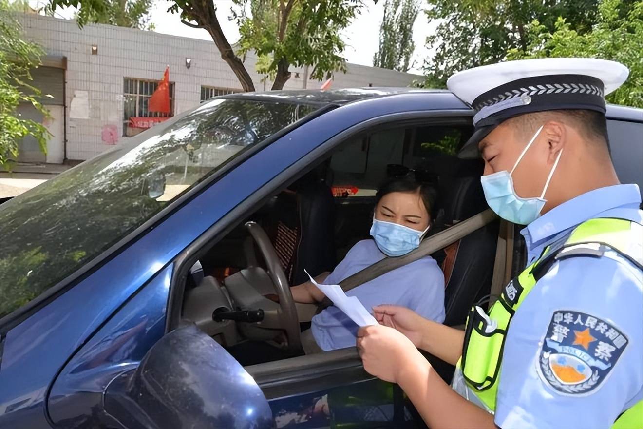 异地轻微违章只警告不处罚,透出的是执法有力度更有温度