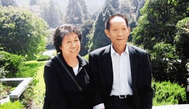 邓哲:袁隆平之妻,认识一个月闪婚,风雨相伴58年,今天人永隔_同事_水稻
