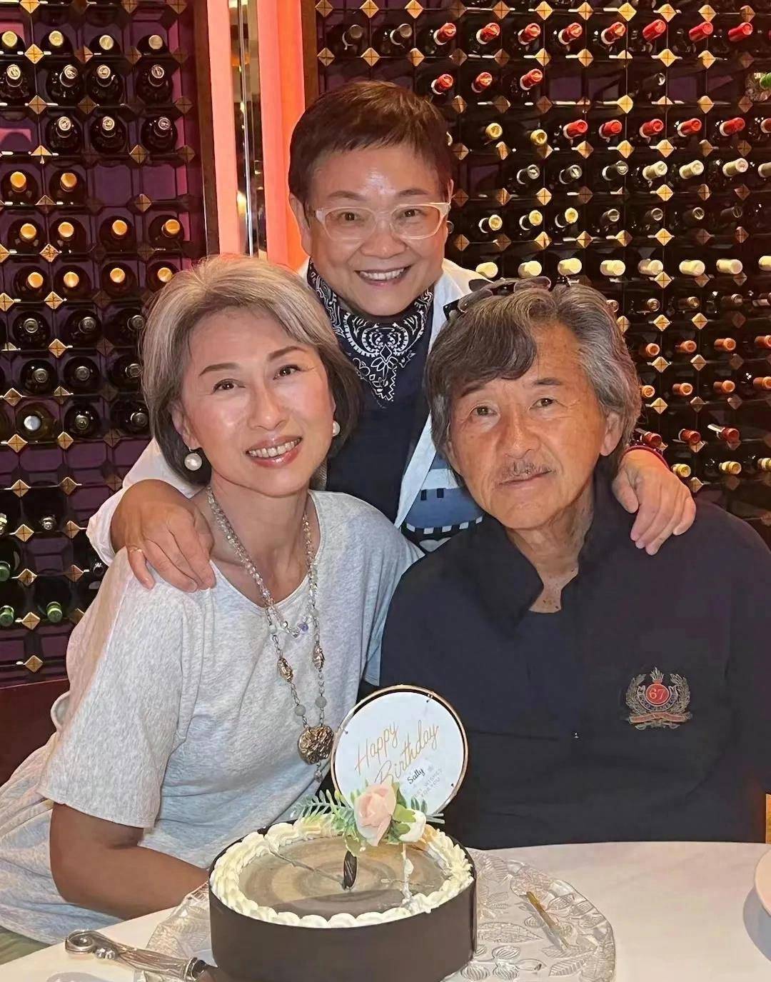 62岁叶倩文低调庆生!