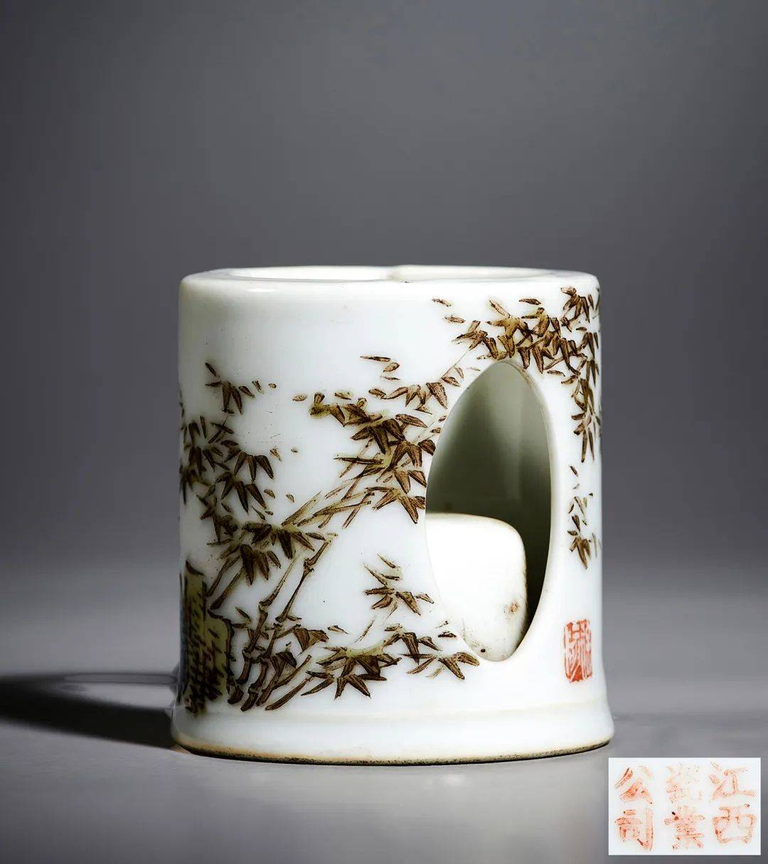 献寿图瓶h:35cm起拍价:rmb 100,000底款:古松斋制lot 1095民国 毕伯涛