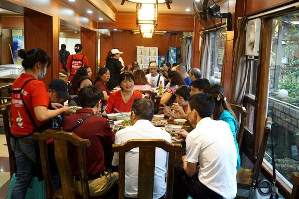 金香译江湖菜 老店充满活力 重庆人的美食情感 - 四川风情