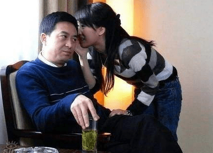 在出演这部剧时,张嘉译已经是40岁的年纪了,李念才24岁.