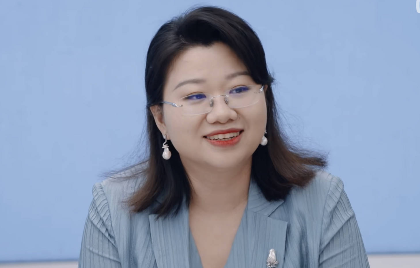 让人印象最深刻的带教律师是刘思远,这个清华的学霸做事干脆利落,外形