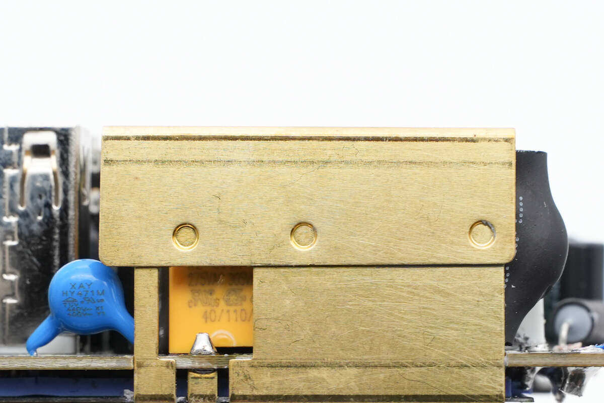 配备2c1a接口,插线即充,联想小新65w氮化镓插排拆解_模块_电源线_功率