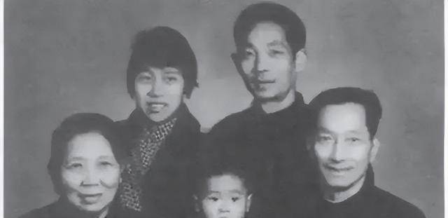 邓哲:袁隆平之妻,认识一个月闪婚,风雨相伴58年,今天人永隔_同事_水稻