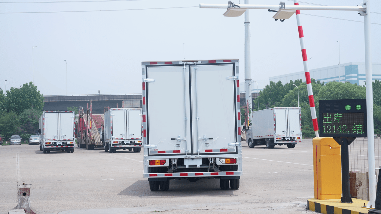 五菱龙卡厢式货车值得买吗?