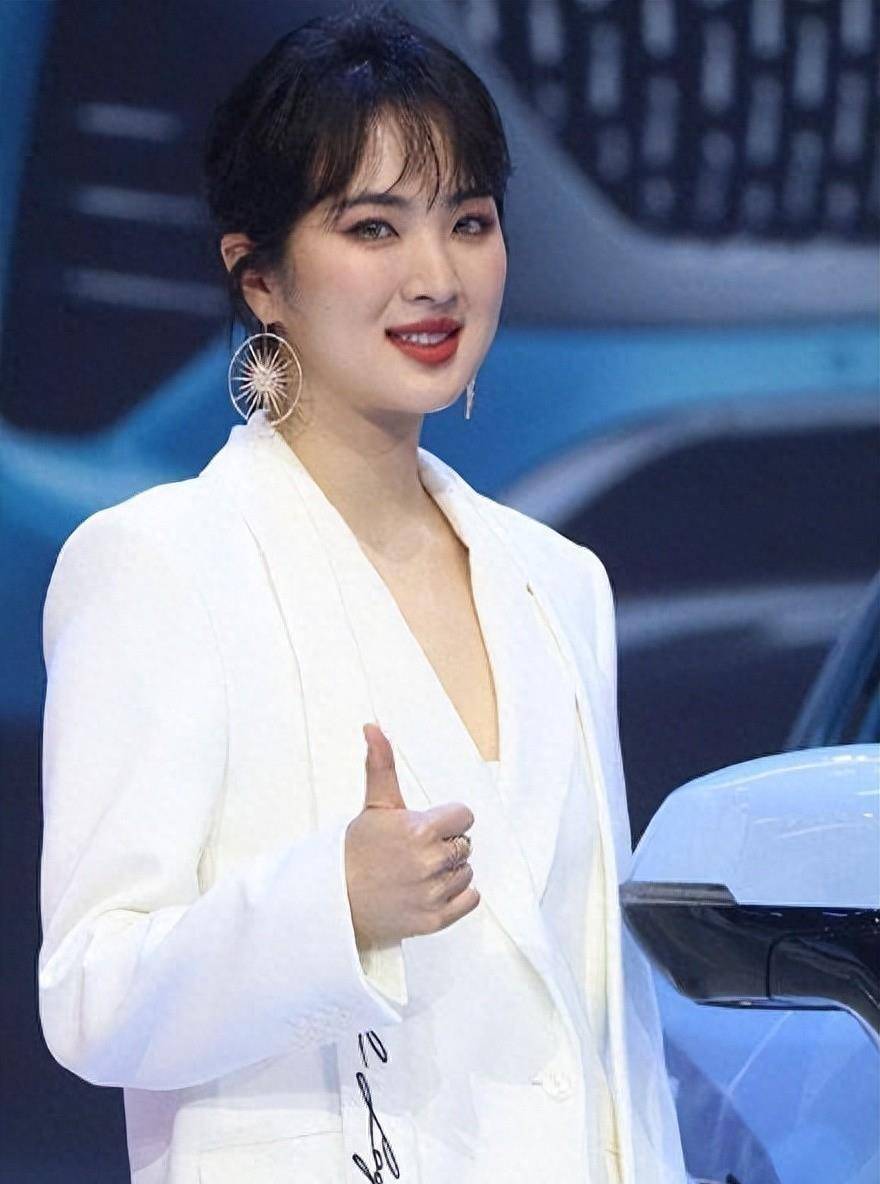 资本家的丑小孩:大头马脸,不懂演技干瞪眼,求你们放过观众吧_任敏