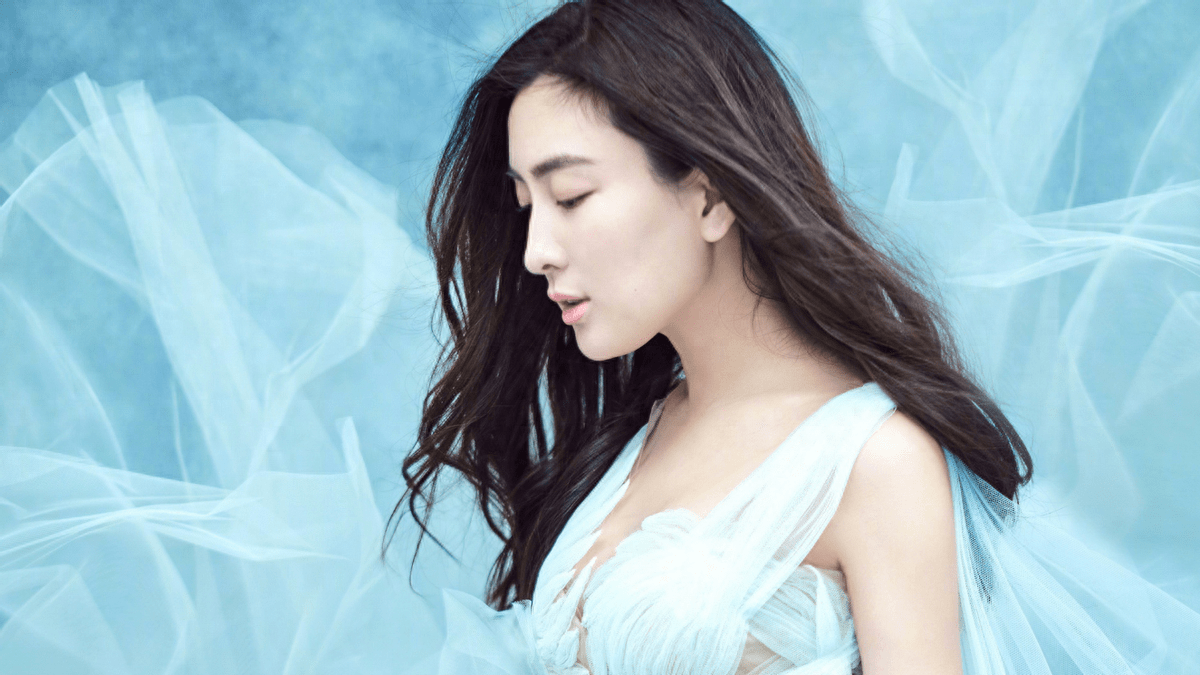 42岁马苏依旧风华绝代,尤物身材令人目不暇接,孔令辉会后悔吧!