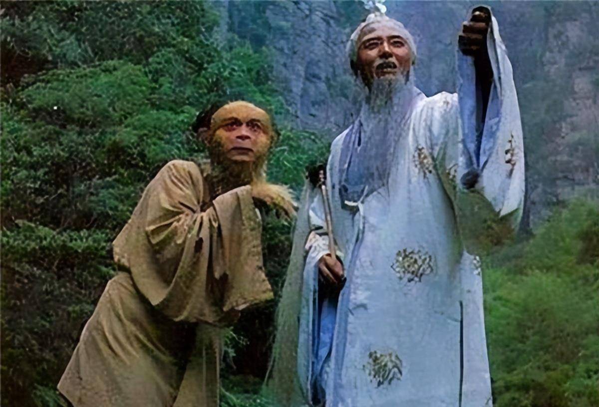 既然九天玄女都没有嫌弃他是白猿而尽心尽力地教他法术,须菩提祖师在