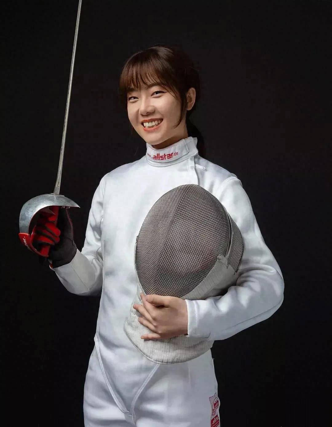 弹剑女将黄芊芊杭州夺金笑傲亚洲:家庭支持母亲言传身教很重要_击剑