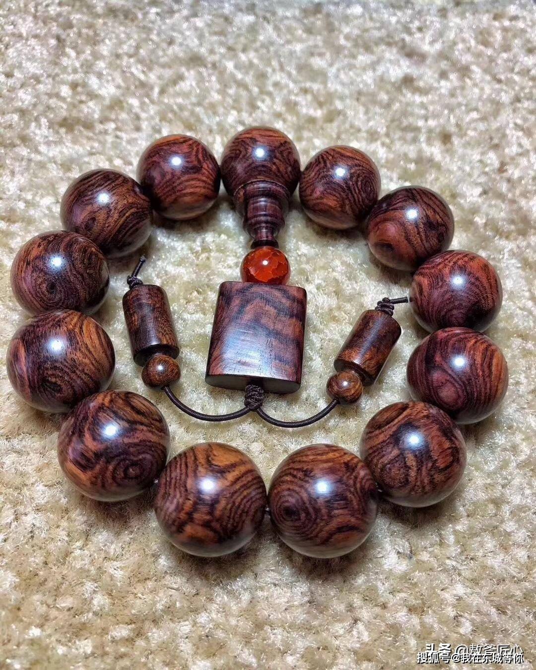 海南黄花梨手串和冒充它的哪些木头_纹理_越南_香味