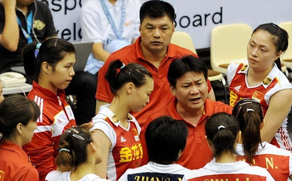 女排3连败无缘直通奥运,蔡斌被喊"下课",网友称召回朱婷郎平_多米尼加