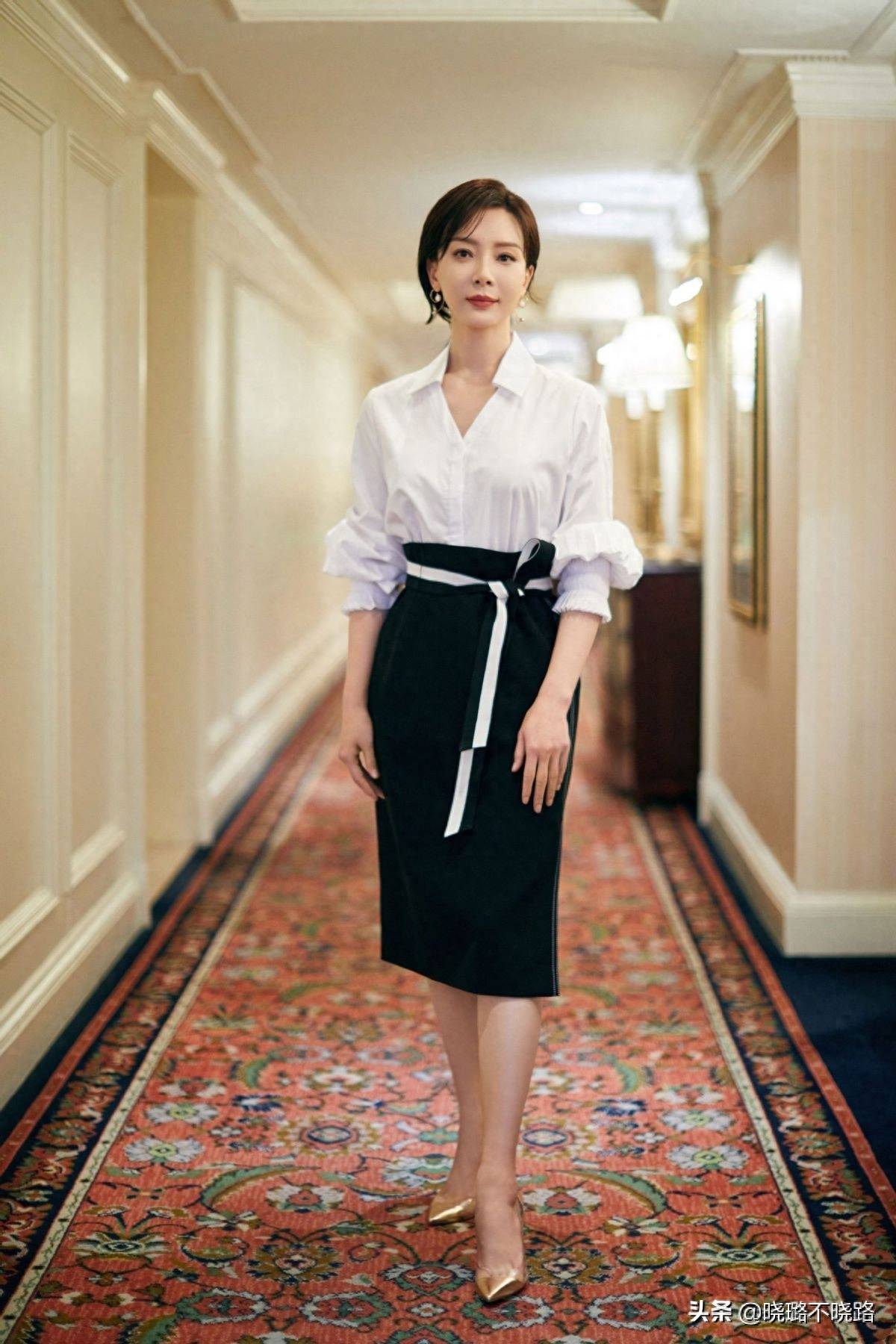 真正高级的女人,不会穿丝袜配高跟鞋,看刘涛陈数就知道了_显高_线条