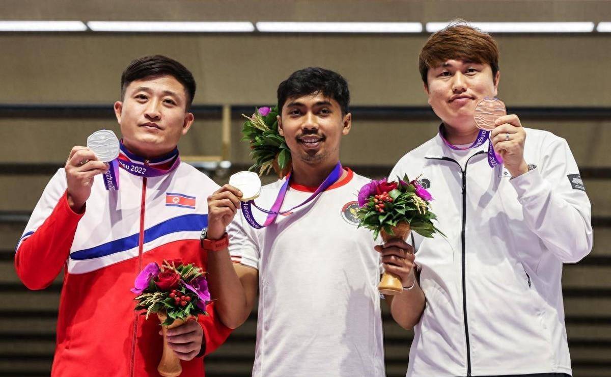 韩国队夺金牌,朝鲜球员100万个不情愿:背对 叹气 流泪 拒绝搭讪_比赛