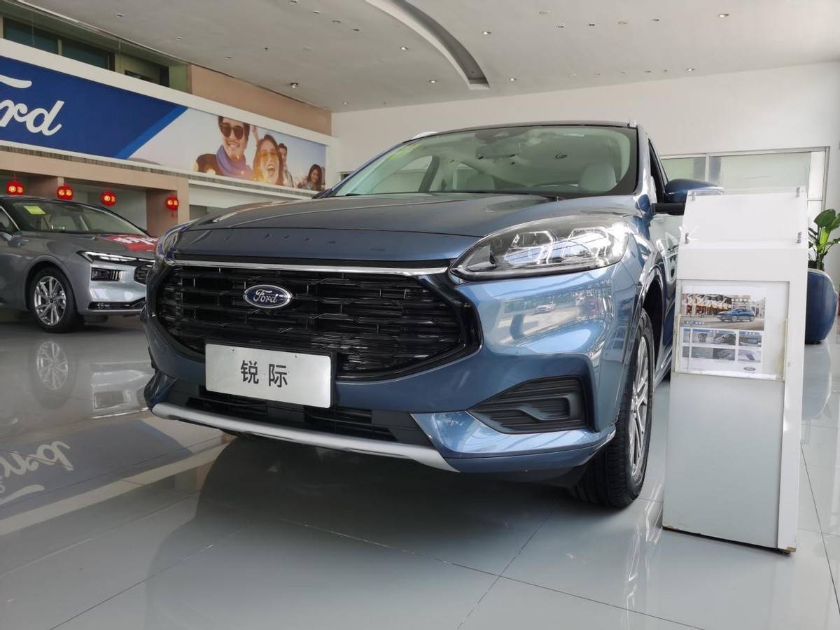 新款锐际的辨识度更高,光看探岳的车头,确实不知道这是大众哪个suv