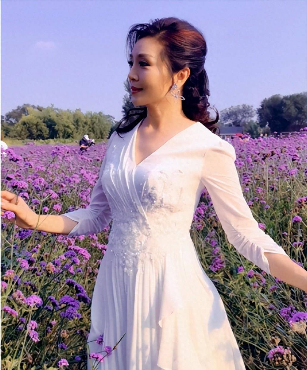 58岁歌唱家李丹阳晒照!