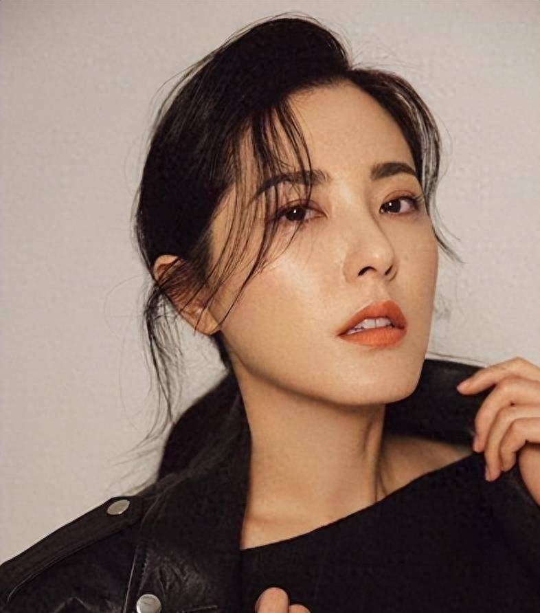 俞飞鸿被曝亲生儿子已经30岁,男友身份特殊不能娶她!_网友_生活_孩子