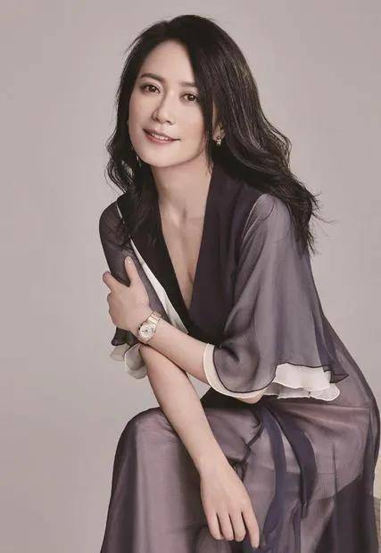 "艳名在外"的俞飞鸿,终于走到了今天这一步_父母_时候_崔新琴