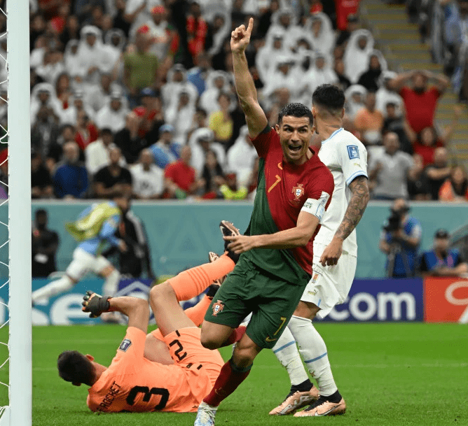 在比赛的关键时刻,佩莱格里尼不幸造成了乌龙球_罗马_葡萄牙_体育