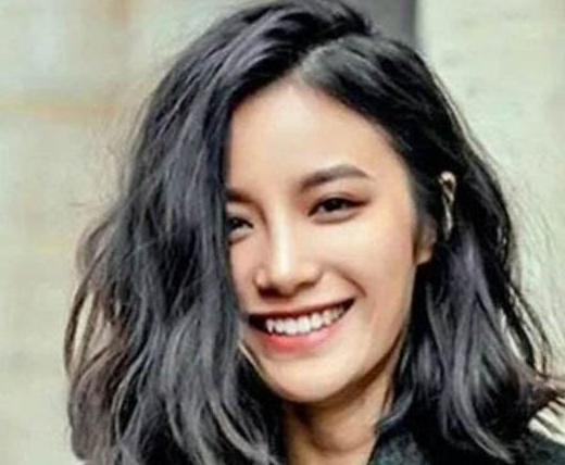 女生大圆脸只会中分?早就过时了,这4款发型才是最瘦脸!