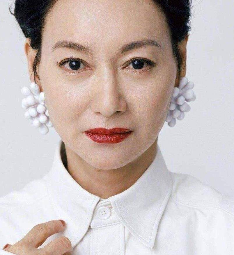 拍戏挨70多拳,始终难忘初恋,六旬美人的执着优雅_惠英红_生活_香港