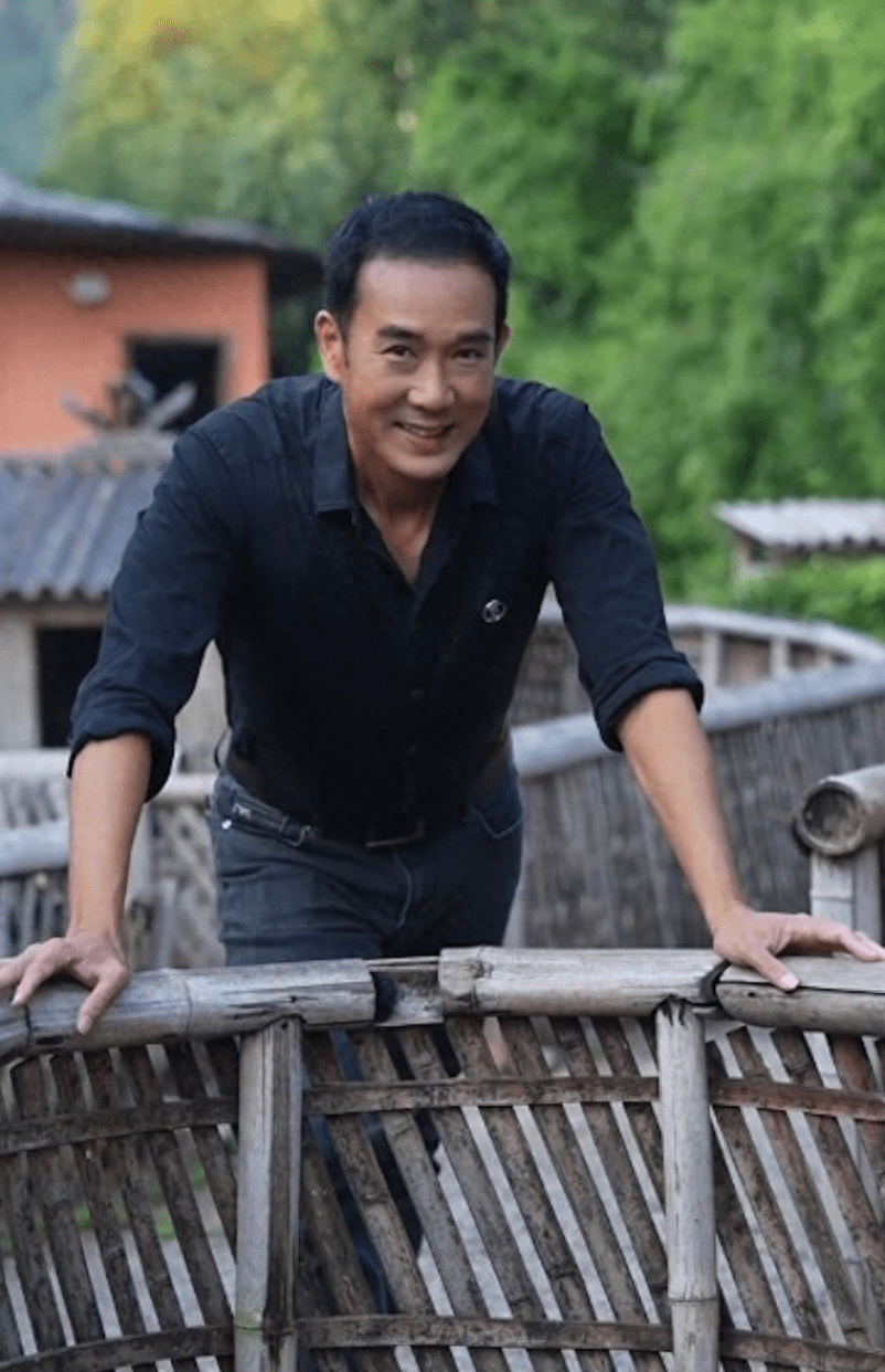 55岁TVB小生回巢客串拍剧，离巢22年定居北京，已转行做房地产业