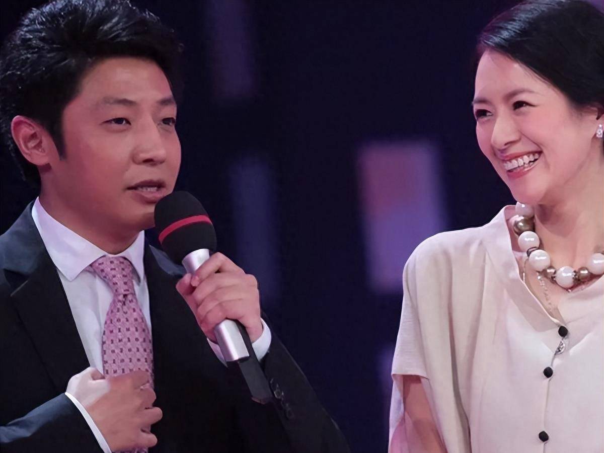 开始 章子怡曾经经历了高枫,霍启山这两段感情,之后跟一个国外的艾维