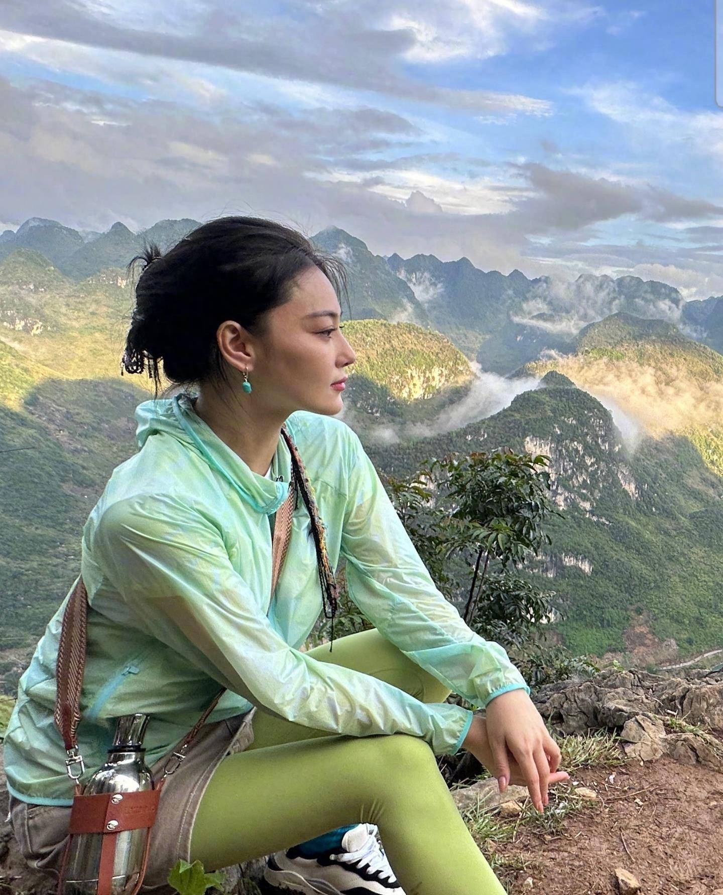 张馨予晒风景照惹争议!