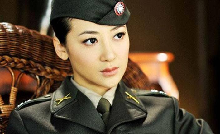 她是军统女特务,后被晋升少将,活到2006年,孙女如今是台湾名模_姜毅英