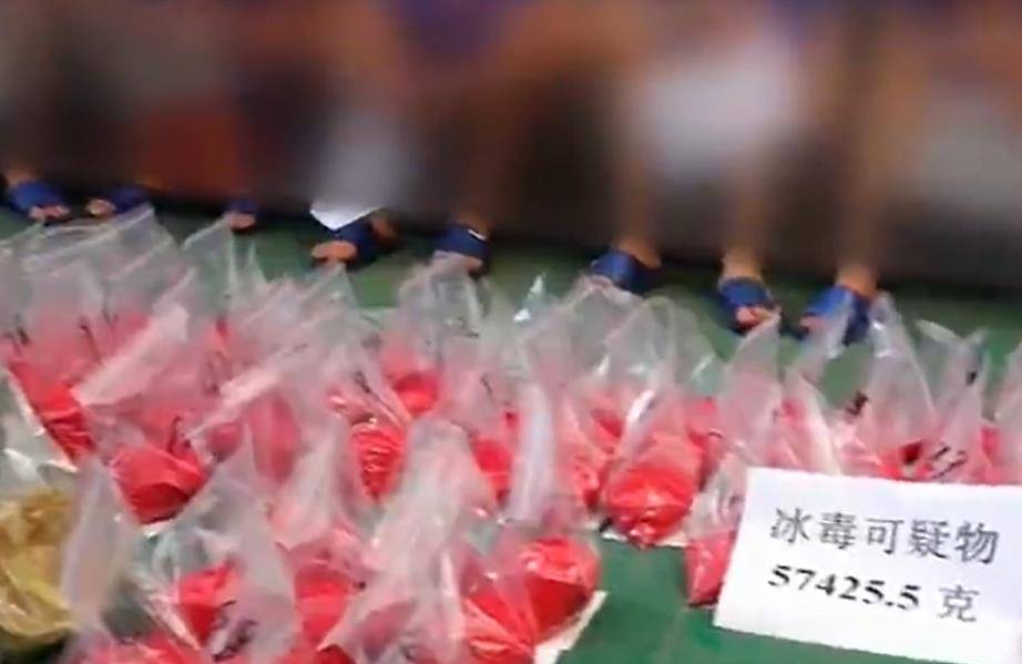 2018年，湖南警察在农户家中搜出230万现金，随后多人被判死刑