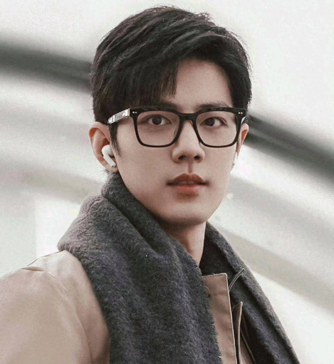 刚刚毕业就可以开工作室,能够接到一单20万的设计大单,如果肖战的人生