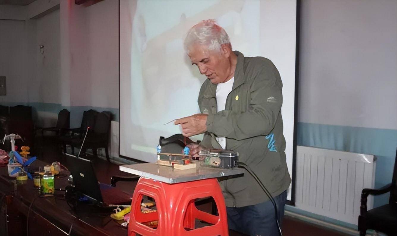 外国弃婴李忆祖被中国夫妻收养,23年后成中国科学家:我是中国人_孩子