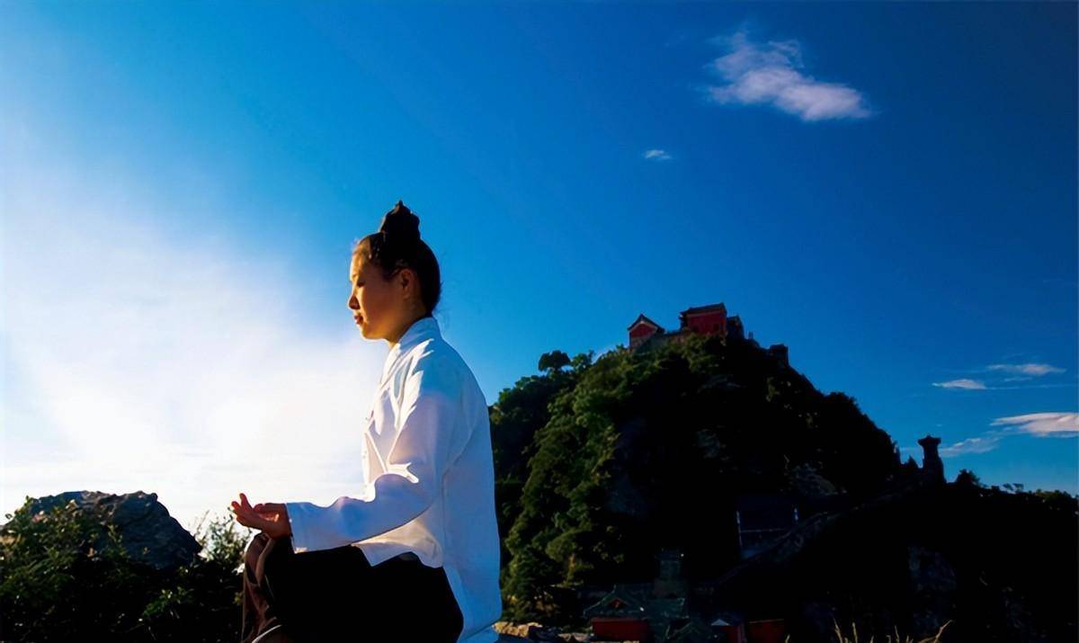 23岁女道士王熹贞,宣告自己即将羽化,近10万人围观,结局怎样_道家_徐