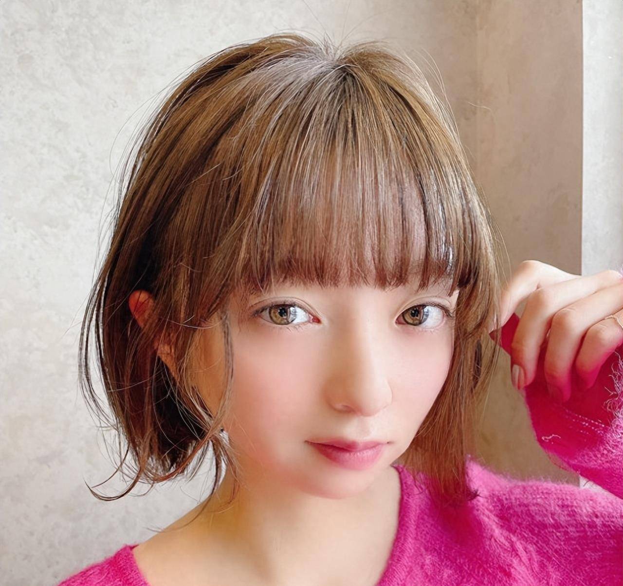 倒三角脸型的人适合什么发型?这些例子告诉你_头发_造型_刘海