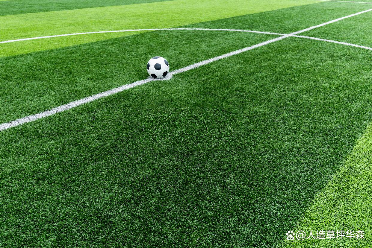足球场人造草坪铺装:打造理想的比赛场地_进行_材料_成本
