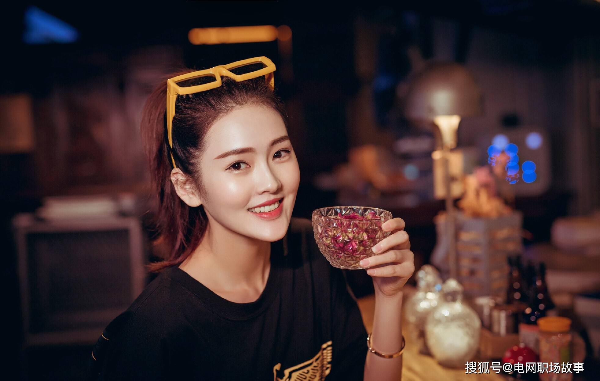 美丽对决!恒大歌舞团白珊珊vs林丹丹,两位美女谁更令人着迷?