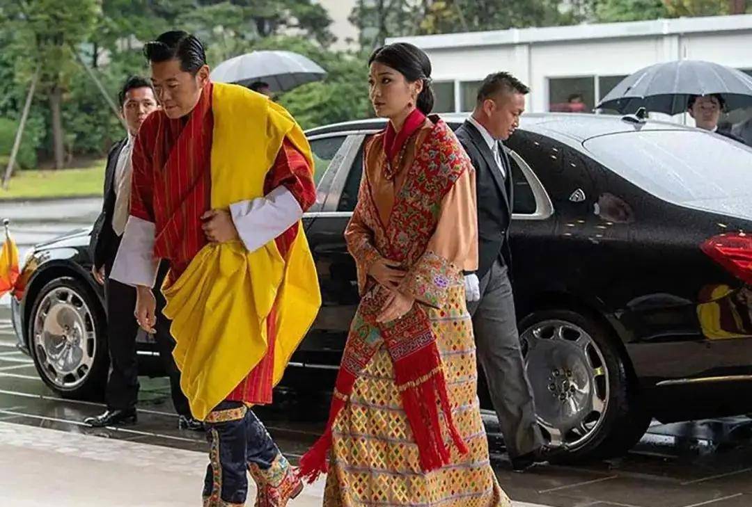 "平民王后"吉增·佩玛:7岁被不丹王子求婚,21岁嫁给不丹国王_旺楚克
