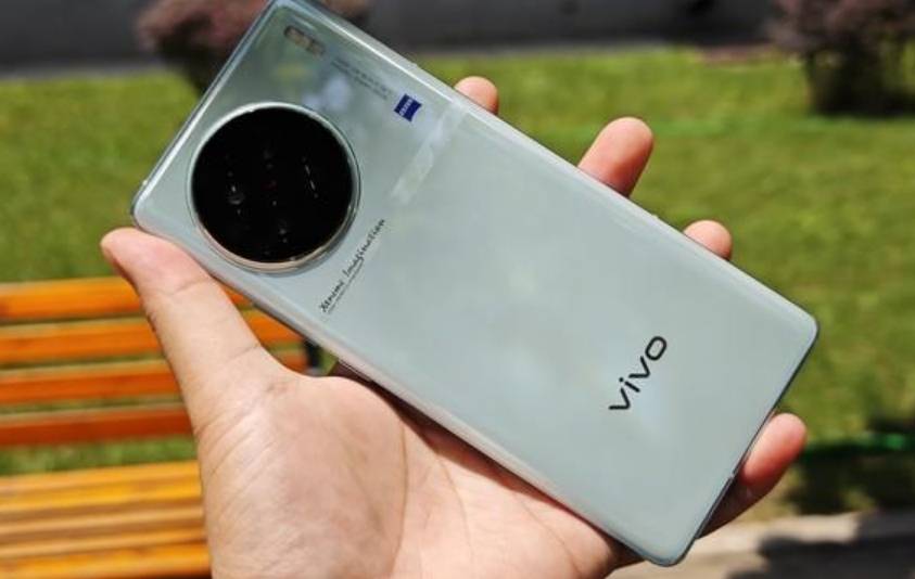 第三部是搭载天玑9200 处理器的vivo x90s,它采用5000万像素imx886主