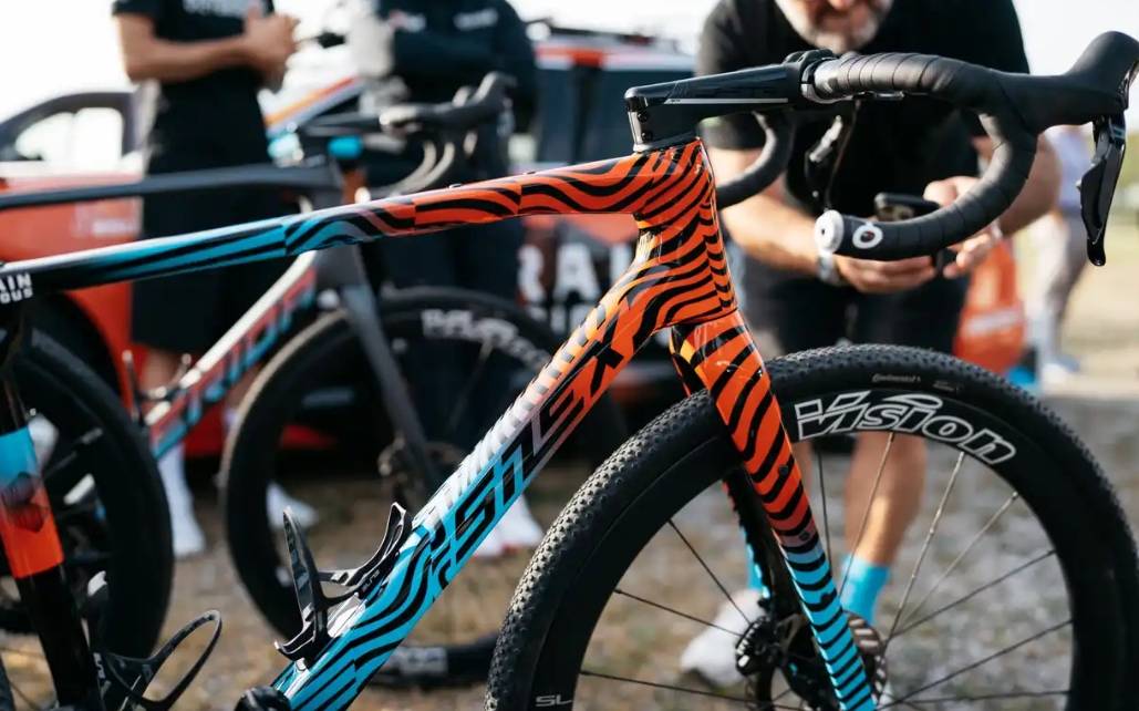 出战即夺冠 merida全新砾石车亮相世锦赛_搜狐汽车_搜狐网