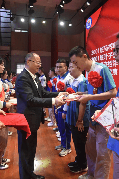 熊晓鸽在母校湘钢一中设立奖教奖学基金,彰显浓浓爱校情_获奖_师生