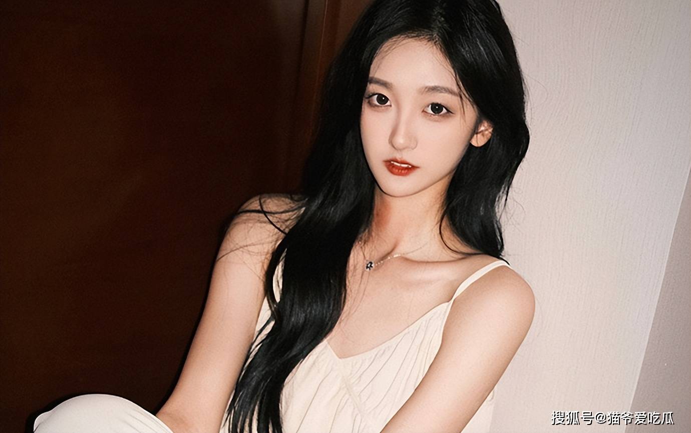 林更新女友身份:选秀出身的南艺校花,是模特,主持人,演员_花史芮_网友