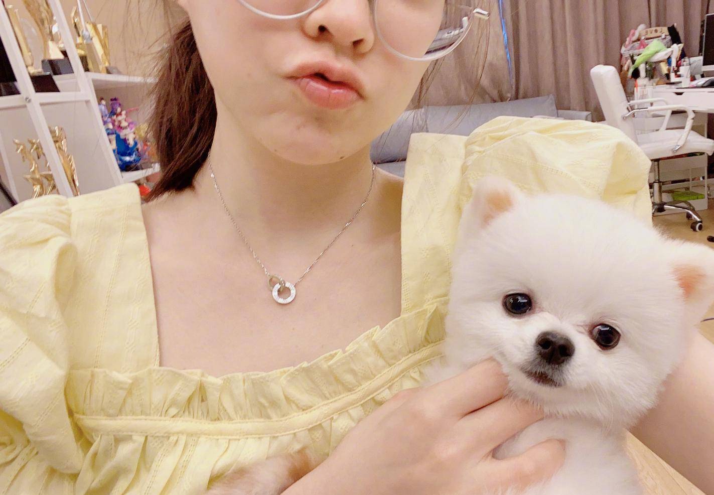 冯提莫竟然穿童装,原因不是身高而是体重,果然只是小孩子_因为_音乐