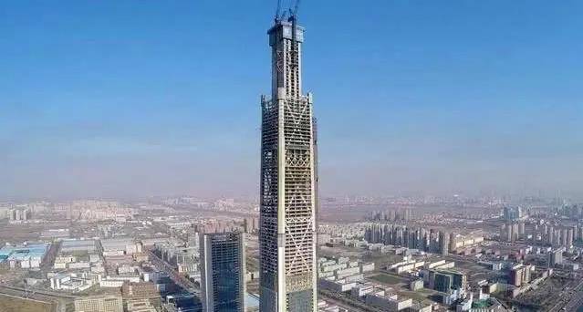 在天津,就有一座名为高银117大厦的建筑令人们头疼.