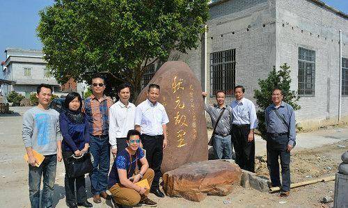 莫宣卿就奏请皇上,请求把自己下放到地方任职,离老家越近越好,皇上感