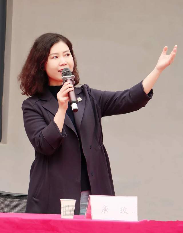 领导讲话活动最后,唐校长发表讲话.