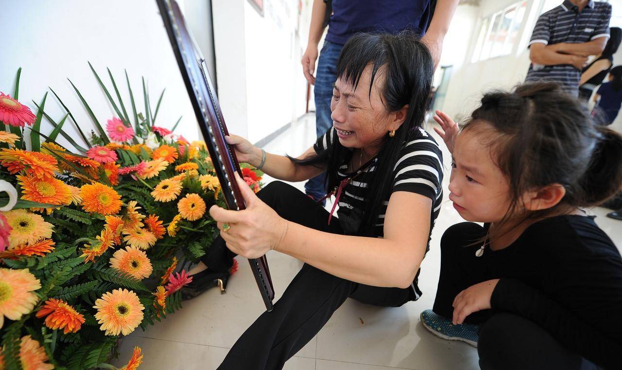 这五位灭火英雄名字为:杨小伟,侯宝森,傅仁超,张晓凯,赵子