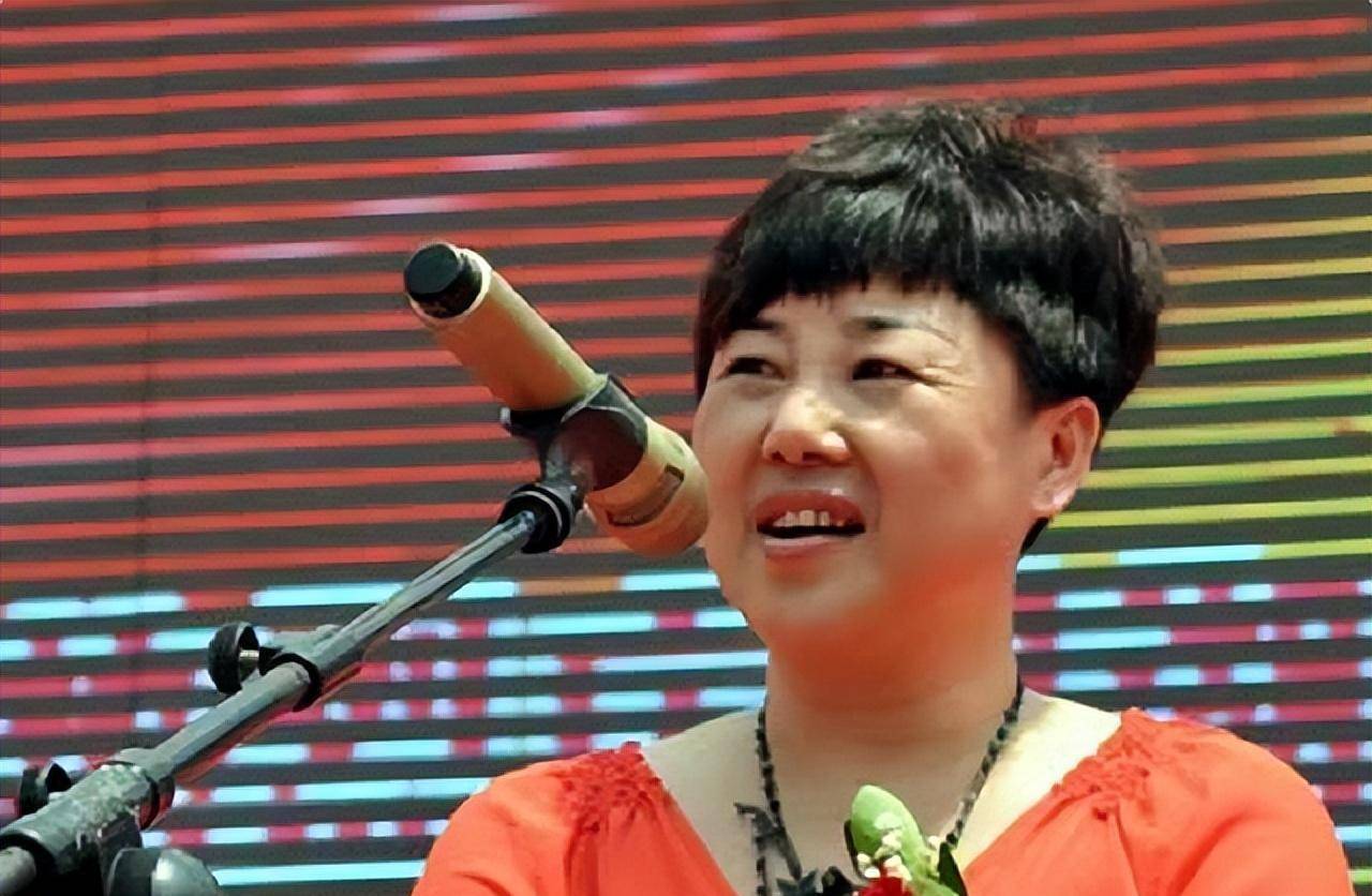 巧的是,发布会当天也是殷素云亲生女儿的结婚时间,她因此未能参加.