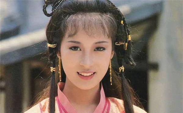 在1986版tvb拍摄的《倚天》中,她出演的赵敏不管是讲话的语气,走路的