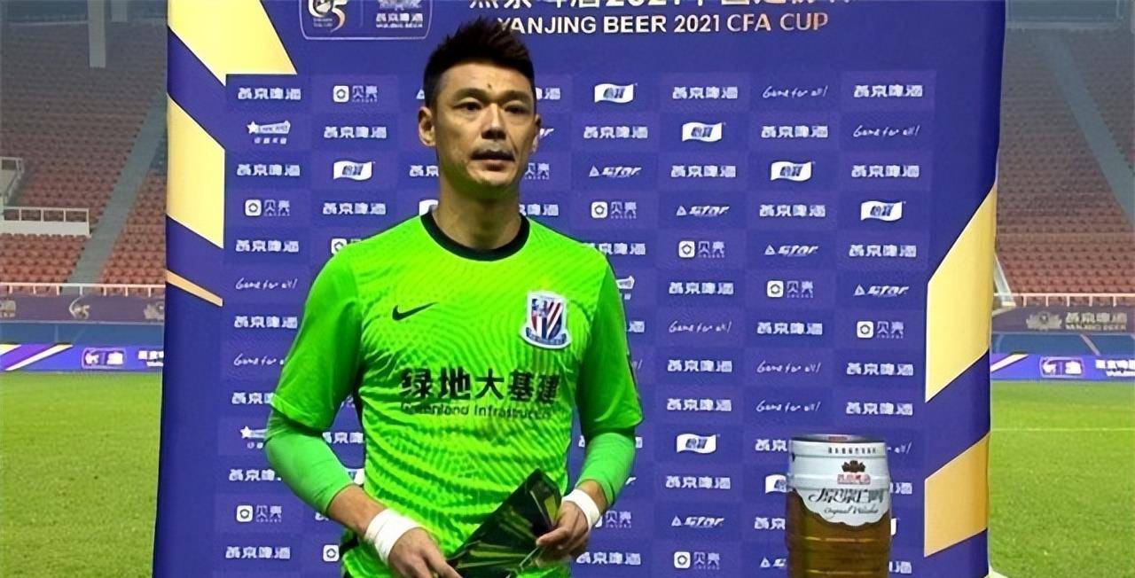 恒大第一门将曾诚近况,与大5岁老婆长期分居两地,妻子年轻貌美_武汉市